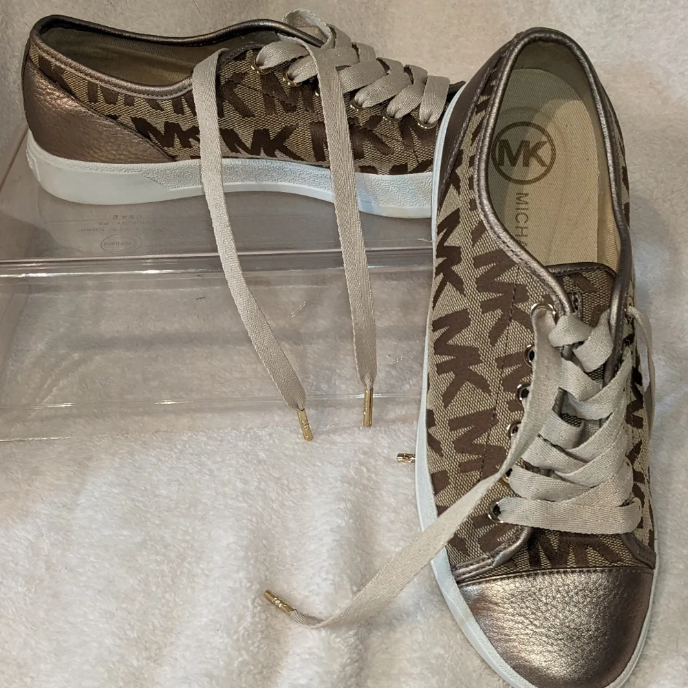 Michael Kors Tennis Lace Up Shoes Monogram City‎ Sneakers Size 7.5